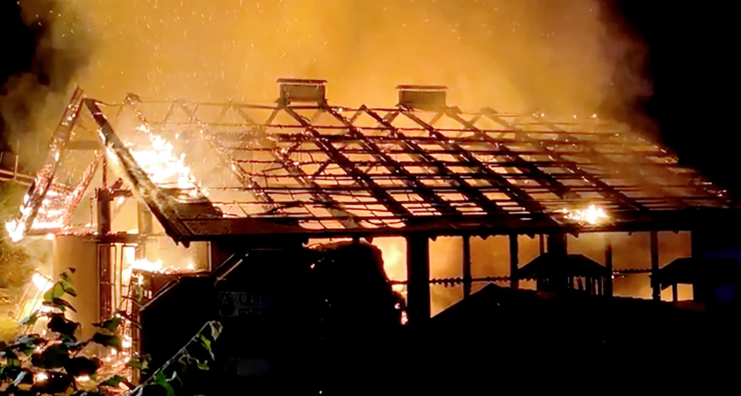 Castelfondo: fienile distrutto dall'incendio in salvo le 50 vacche
