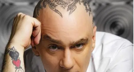 J-Ax, premio per il video «La musica deve ripartire ma in giro tanti incoscienti»