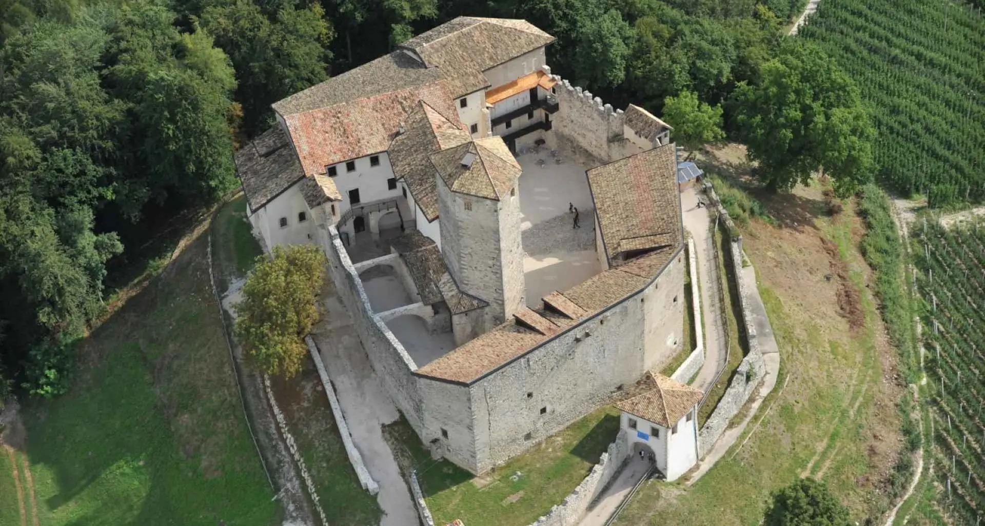 Val di Non, valle di castelli da ieri aperti per le visite con la novità Castel Belasi