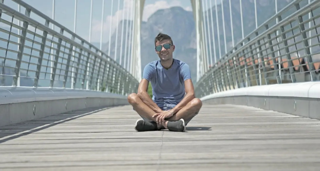 Marinchel diventa Ray e lancia il singolo estivo \"Nero agosto\" dai ritmi reggaeton