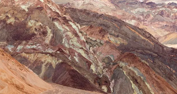 Caldo record nella Death Valley registrati 54,4 gradi e in California è emergenza