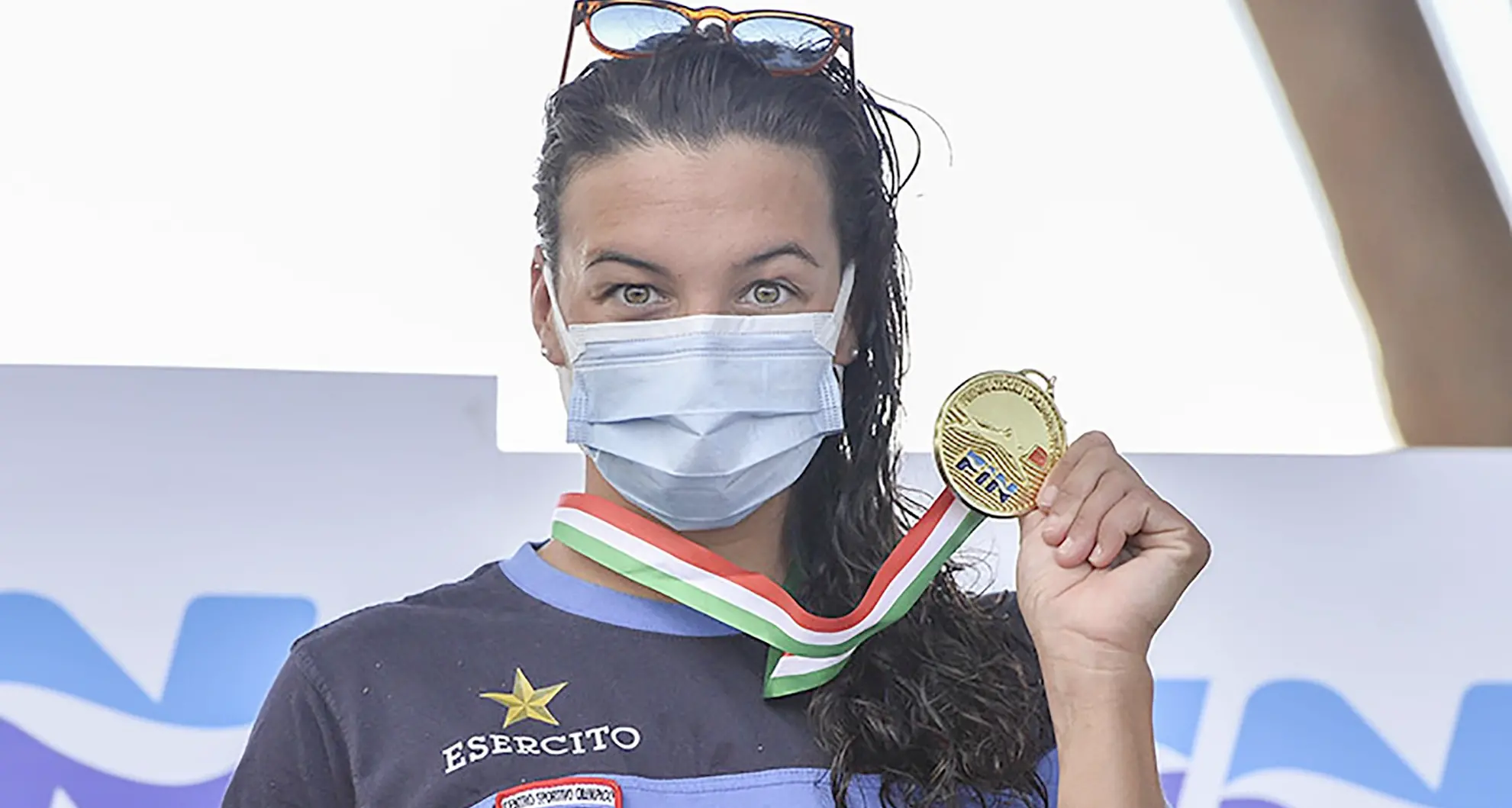 Arianna Bridi superstar subito l'oro agli Italiani nella 10 chilometri di nuoto
