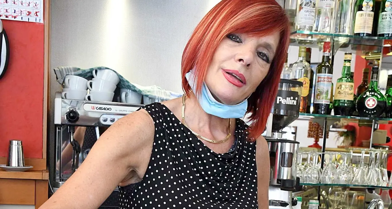 Vanda Margoni del bar Adria lascia il banco: una vita in servizio, ora i cinesi
