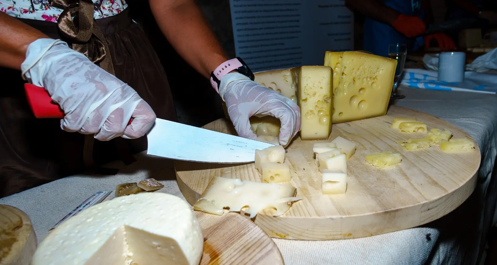 Formai da Mont a Roncone un successo nei ristoranti e poi c'è Mondo Contadino