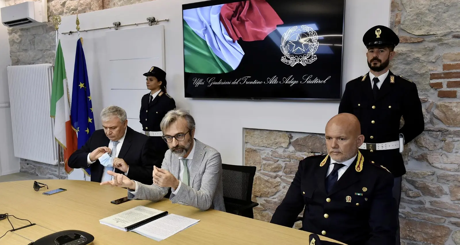 La banda di spacciatori minorenni «Fallimentare la prevenzione, soggetti fuori controllo anche delle loro famiglie»