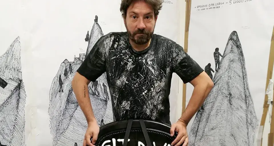 Poltrona d'artista in vetta: è polemica per l'installazione di Bianconi su Cima Carega