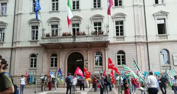 Nuovo orario dei provinciali: dal giudice batosta alla giunta determina nulla, vincono i sindacati