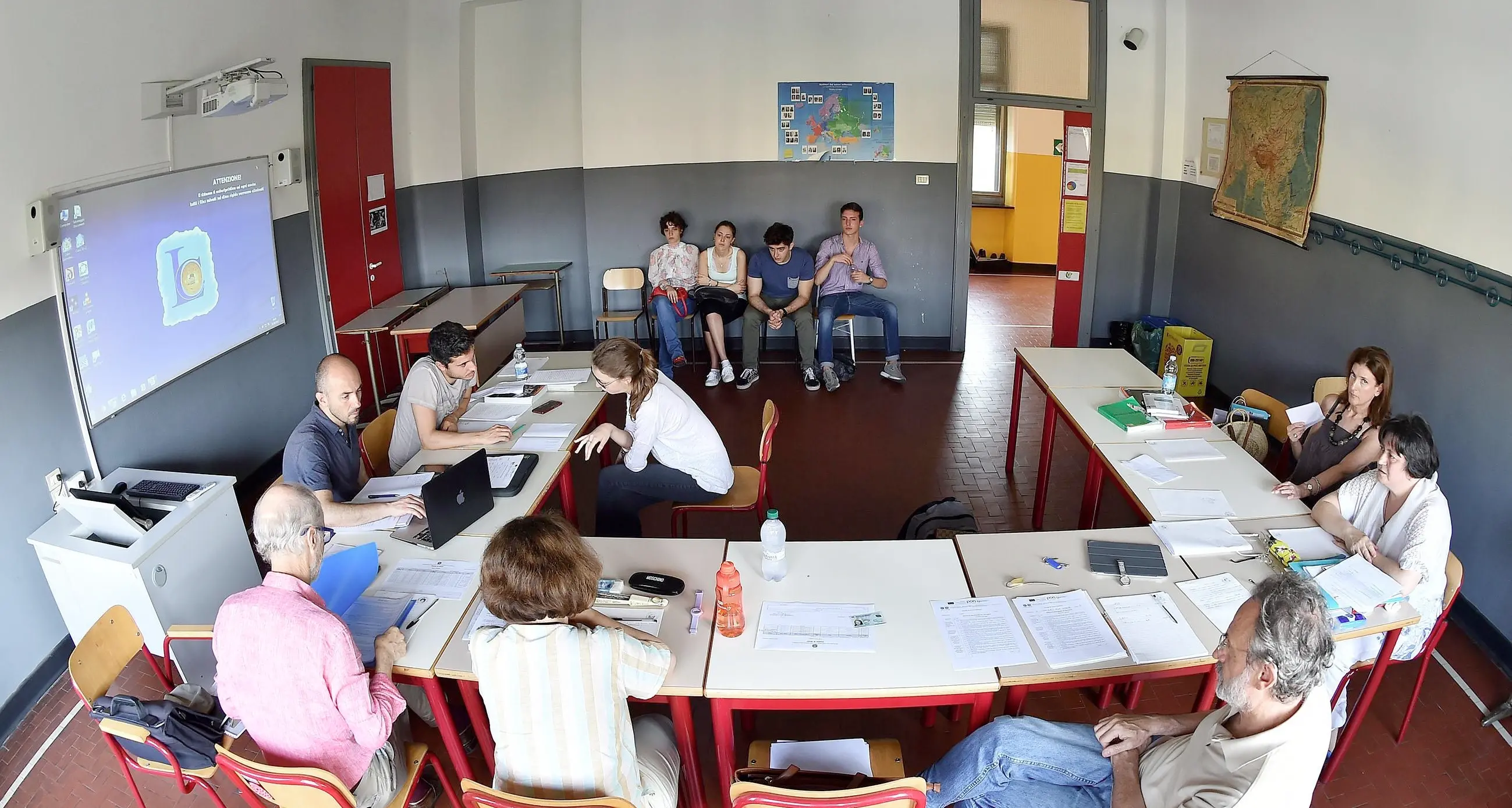 Raddoppiano gli studenti in classe Ci saranno 20 alunni e non più 13 Si tornerà in aula il 14 settembre