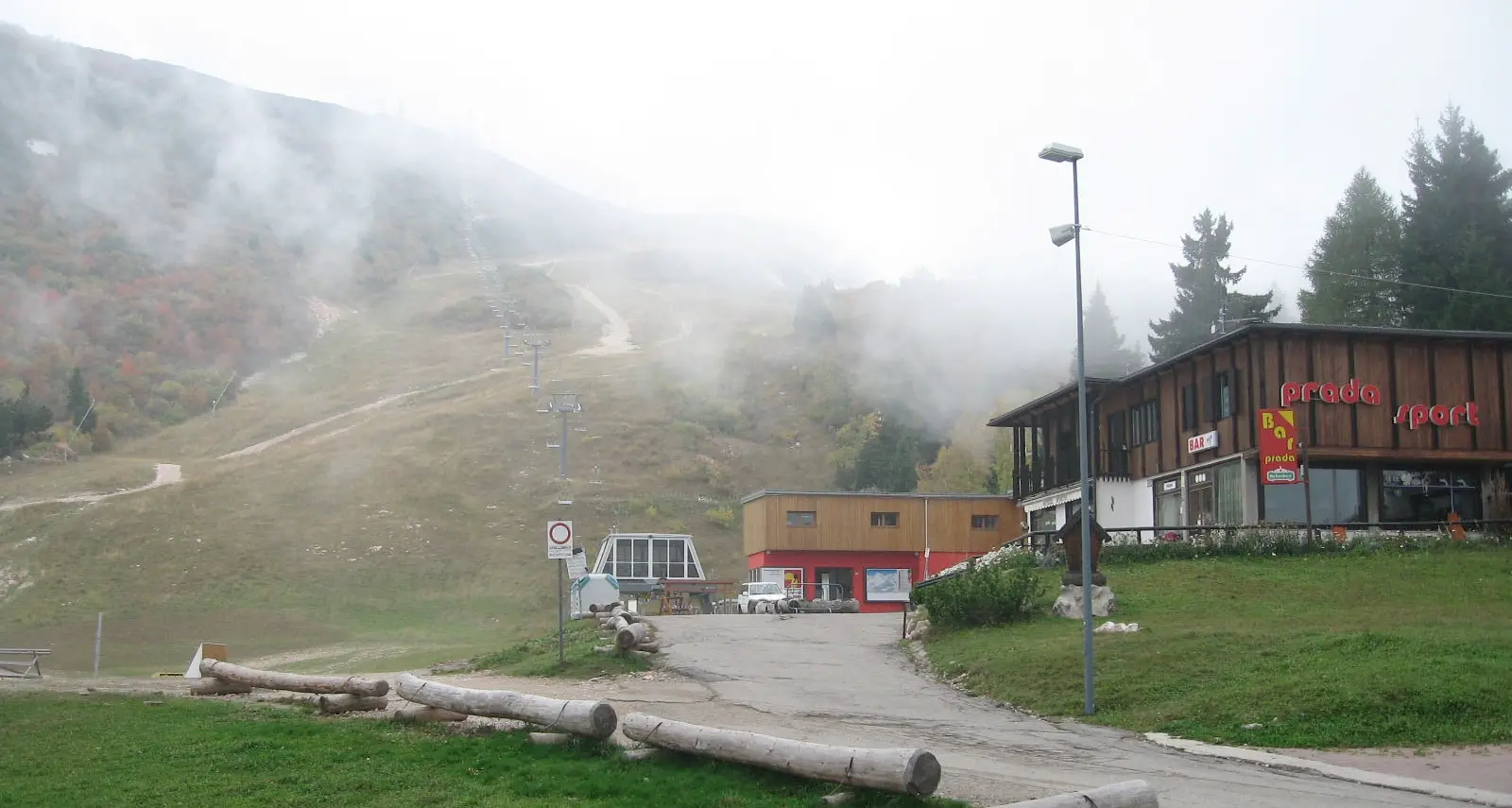 Un fulmine taglia fuori il Palon dalla stagione turistica estiva sul Monte Bondone