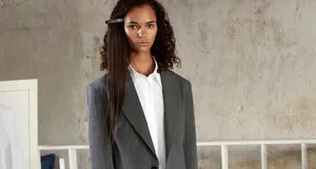 Milano Fashion Week: Margiela lancia il look da teleconferenza