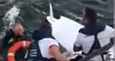 Violenta tempesta sul Garda Salvati dalla Guardia costiera due surfisti - Video
