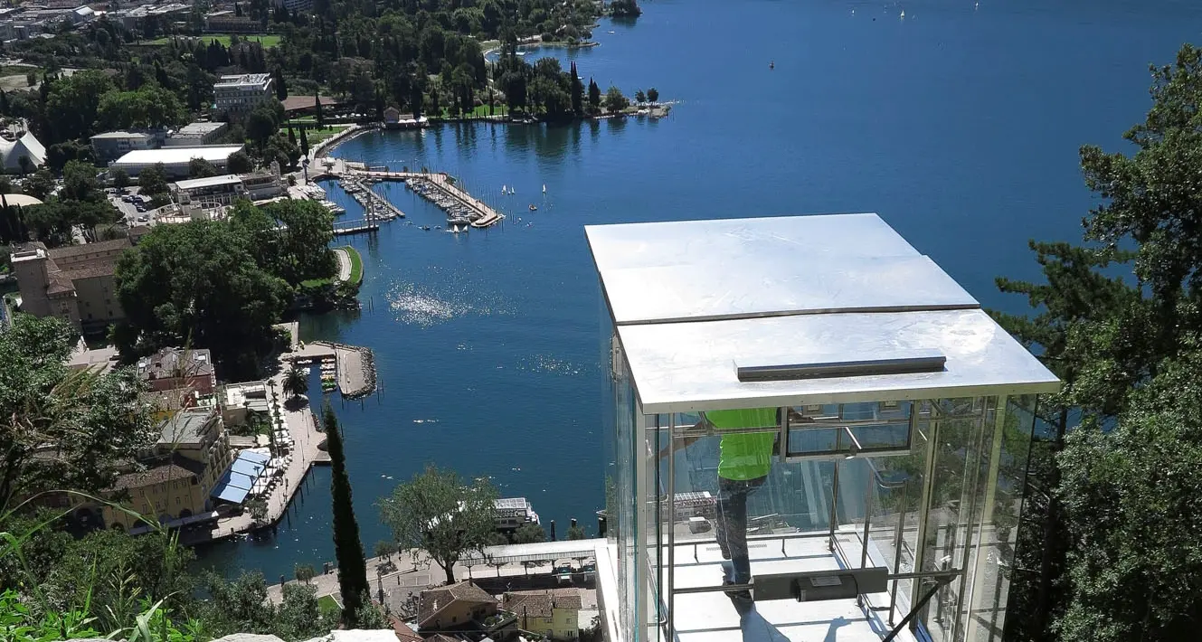 Riva: oggi entra in servizio l'ascensore panoramico e apre il ristorante
