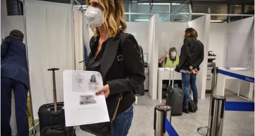 Conte: test covid al rientro per chi va all'estero a Natale