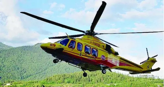 Malore sulla ciclabile a Castelnuovo: un cinquantenne salvato da un anonimo soccorritore che passava di lì