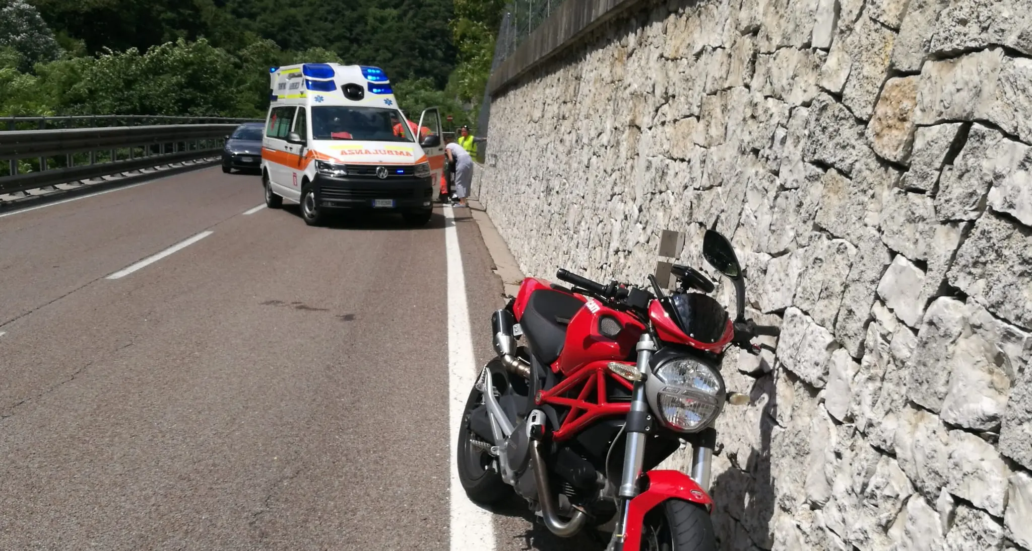 Incidente al Bus de Vela: ferita una motociclista