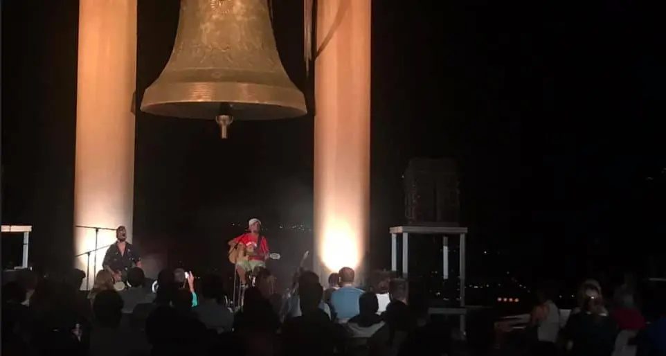 Grandi emozioni con Manu Chao ieri notte alla Campana dei caduti