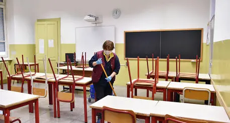 In aula \"mascherati\" e distanti: la bozza con le regole per settembre