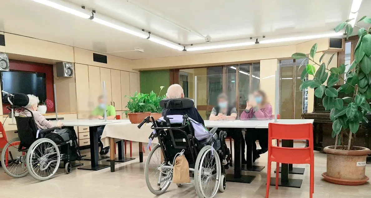 Rsa, protesta dei familiari «La Provincia semplifichi i protocolli per le visite»
