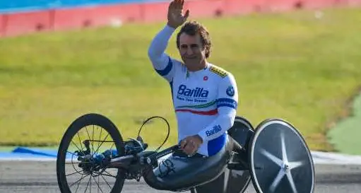 Alex Zanardi migliora: uscito dalla terapia intensiva affronta ora il recupero