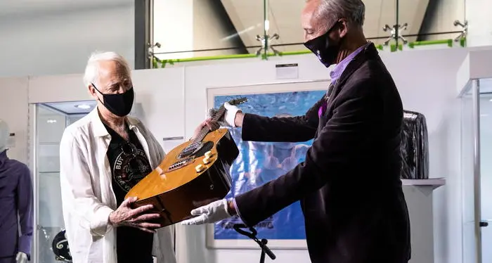 Chitarra di Kurt Cobain dell'Unplugged venduta a 6 milioni