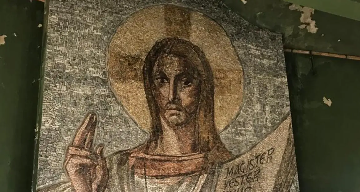 Ex Artigianelli di Susà: la Provincia vuole salvare il grande mosaico del Cristo