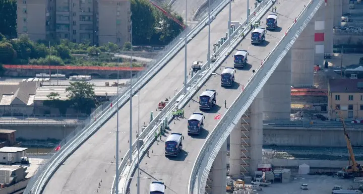 Pronto il nuovo Ponte di Genova: collaudo statico con 54 Tir dislocati sopra il viadotto