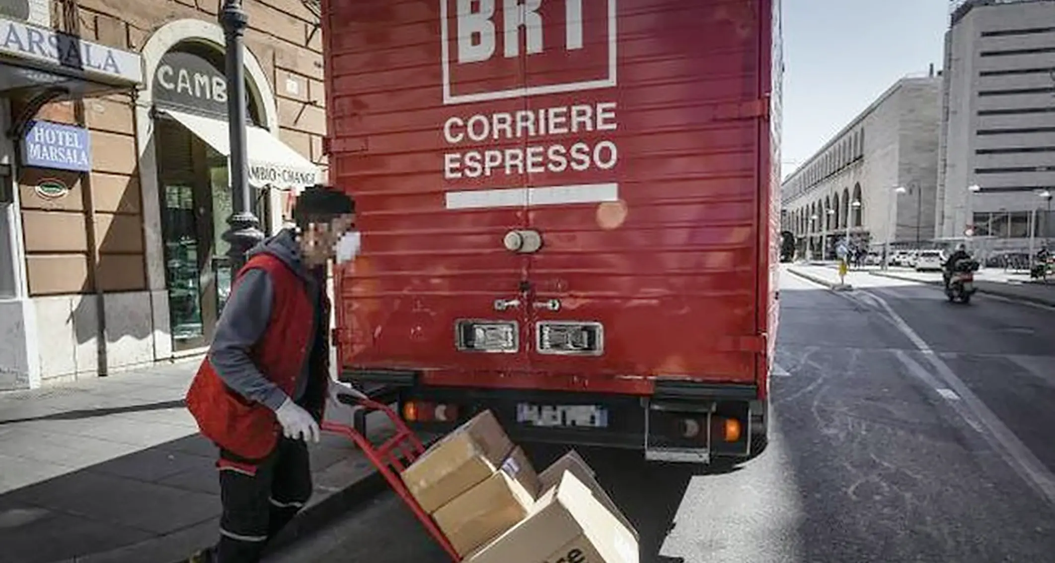 Coronavirus: nel focolaio di Rovereto altri 14 positivi tre fra i padroncini che consegnano i pacchi per il centro logistico Bartolini e 11 tra i familiari