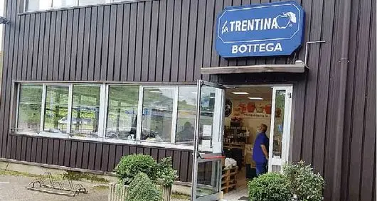 Dopo oltre mezzo secolo chiude la bottega dei “5 comuni”