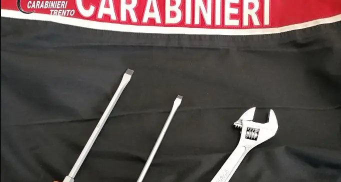 Avvistate le ladre di appartamento: i carabinieri le fermano in via Bezzi sono due giovanissime nomadi