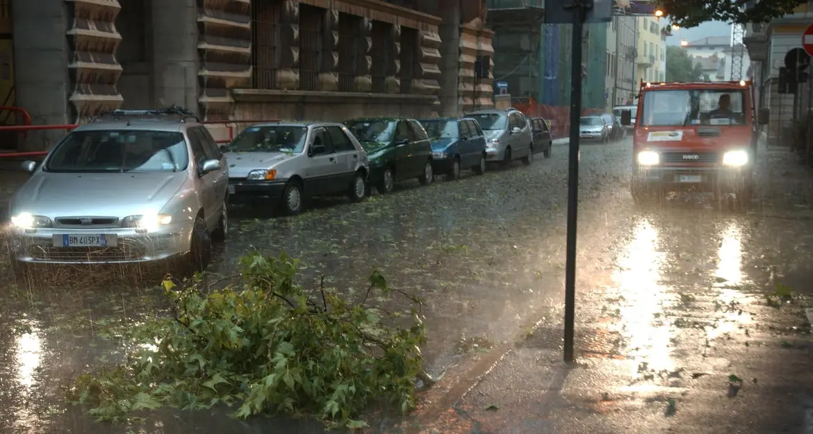 Maltempo, allerta gialla sul Trentino previsti temporali, vento e grandine da oggi e fino al prossimo venerdì 24