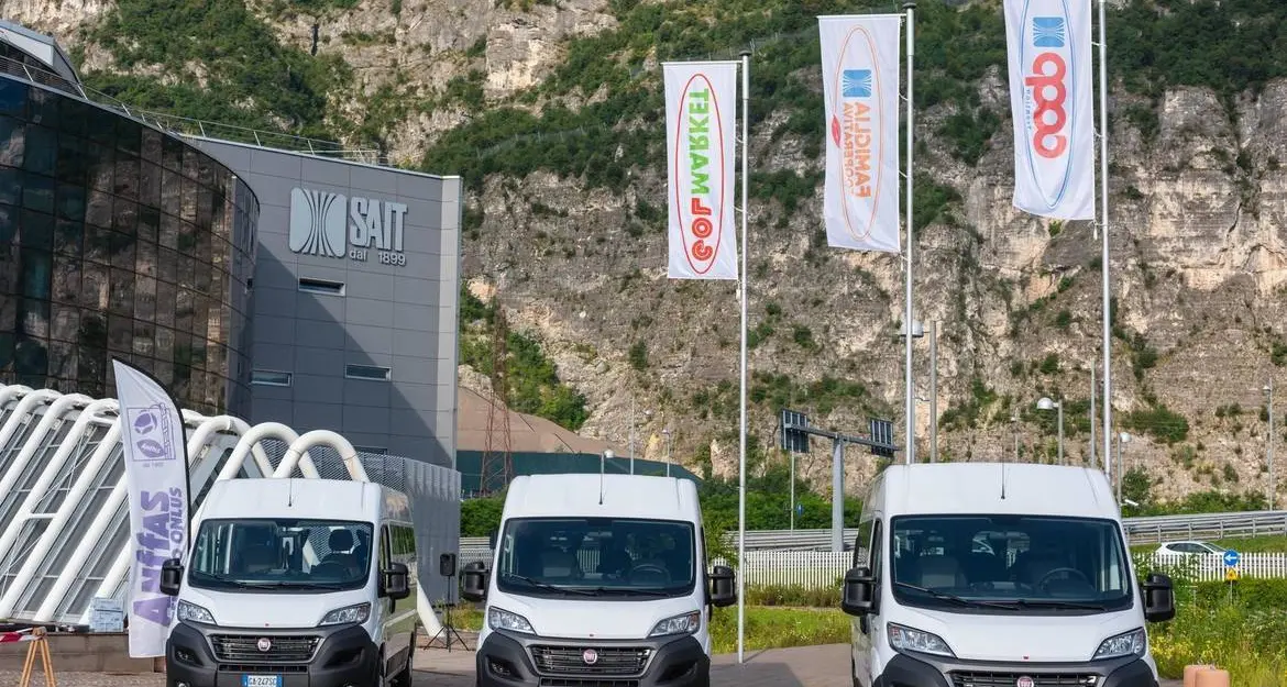 Famiglie Cooperative e Coop regalano tre nuovi pullmani ad Anffas del Trentino