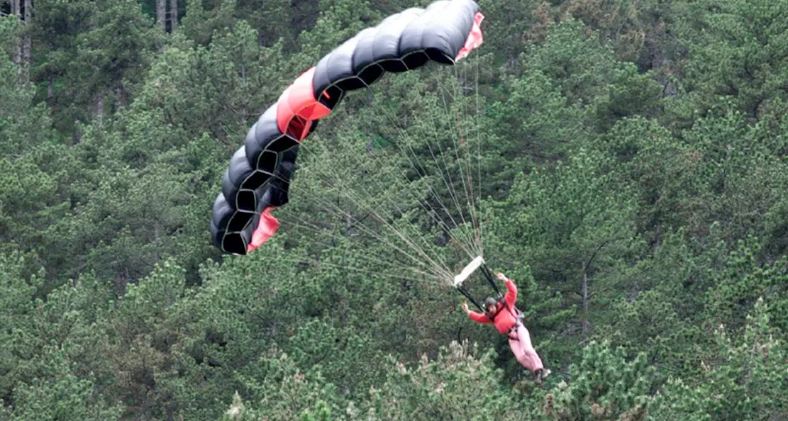 Arco: base jumper precipitato in un bosco dopo il lancio vicino a «La Piccola Dallas»