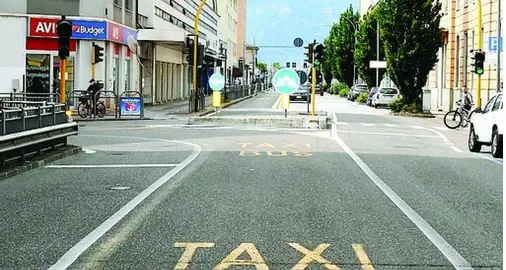 Circoscrizione, via la corsia bus all'inizio di via Brennero