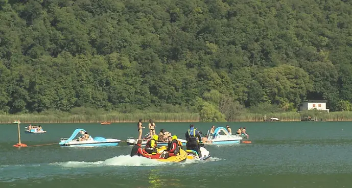 Tragedia al lago di Caldaro Ragazzo finisce acqua e affoga