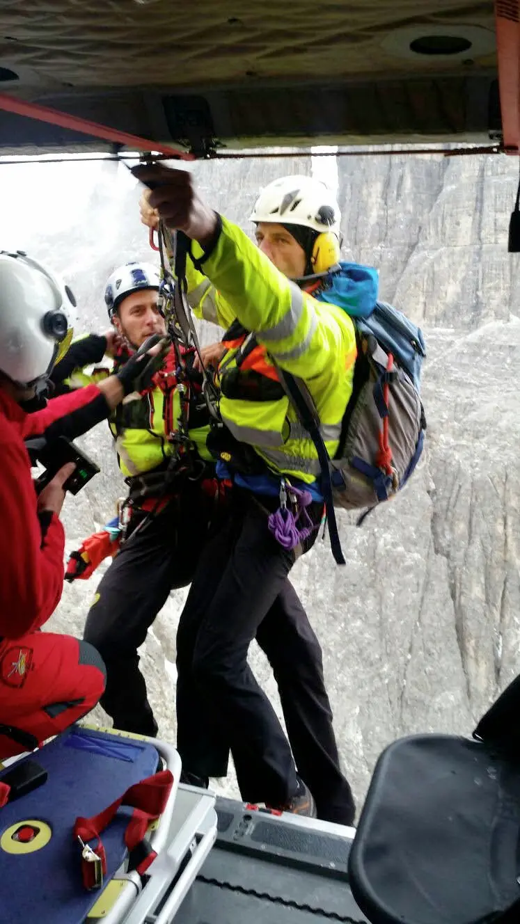 Alpinista ferito e soccorso sulla Castiglioni in Val Canali: dolorante, prelevato dall'elicottero