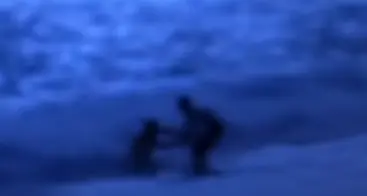 Sgarbi rischia di annegare: attimi di paura in Albania - VIDEO