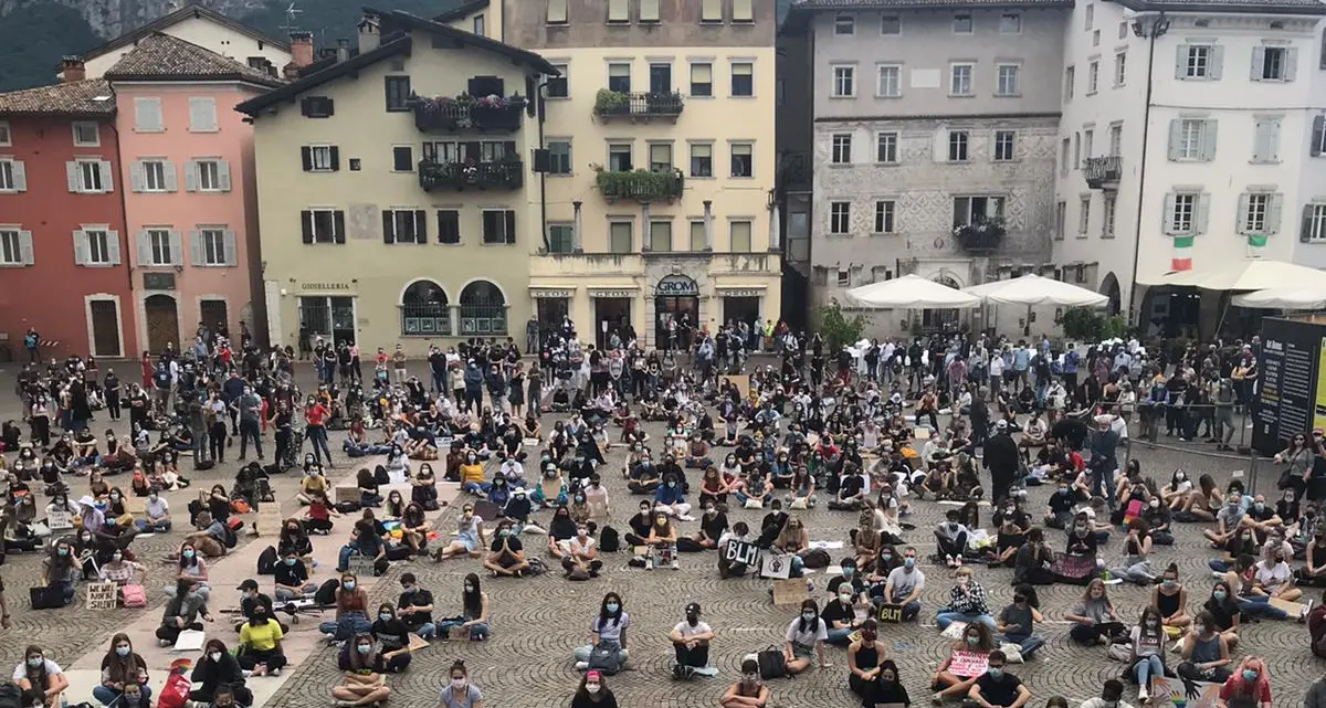 L'omicidio di Floyd: grande mobilitazione antirazzista a Trento