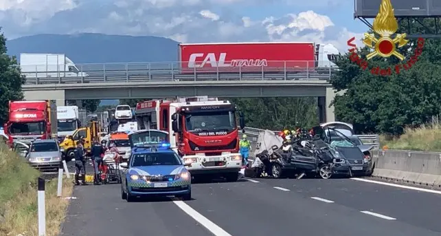 Le due figlie piccole e i nonni sono morti nello schianto: arrestato il padre alla guida