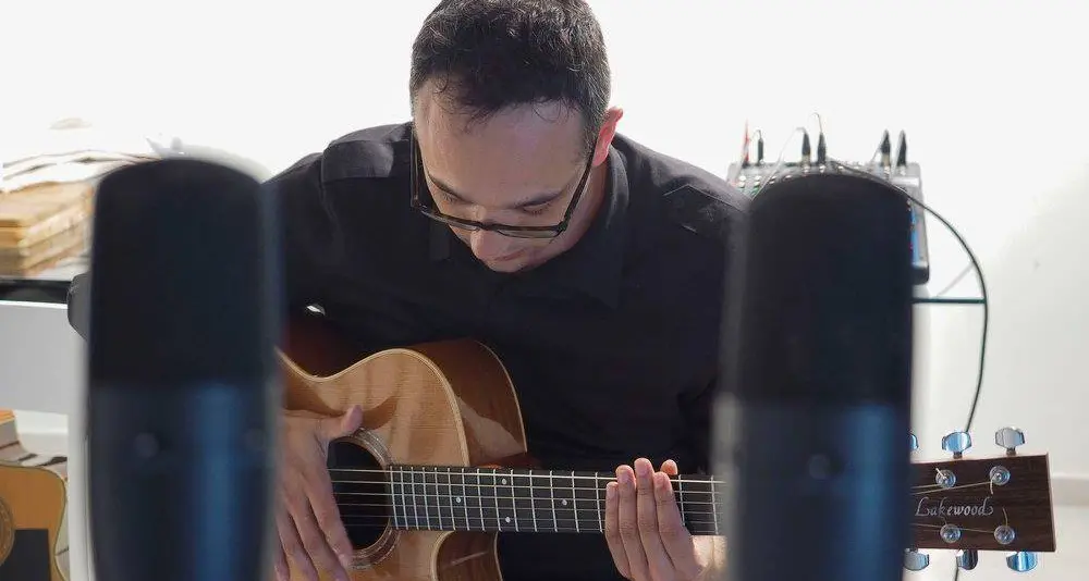 La chitarra di Pierluigi Colangelo rilegge \"Struggle for pleasure” di Wim Mertens