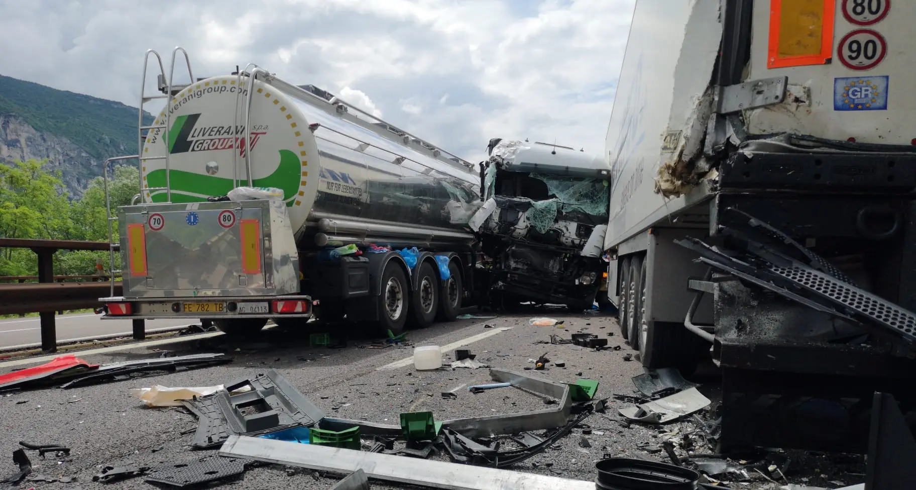 A22, tamponamento a Nomi con tre camion coinvolti autostrada bloccata verso sud