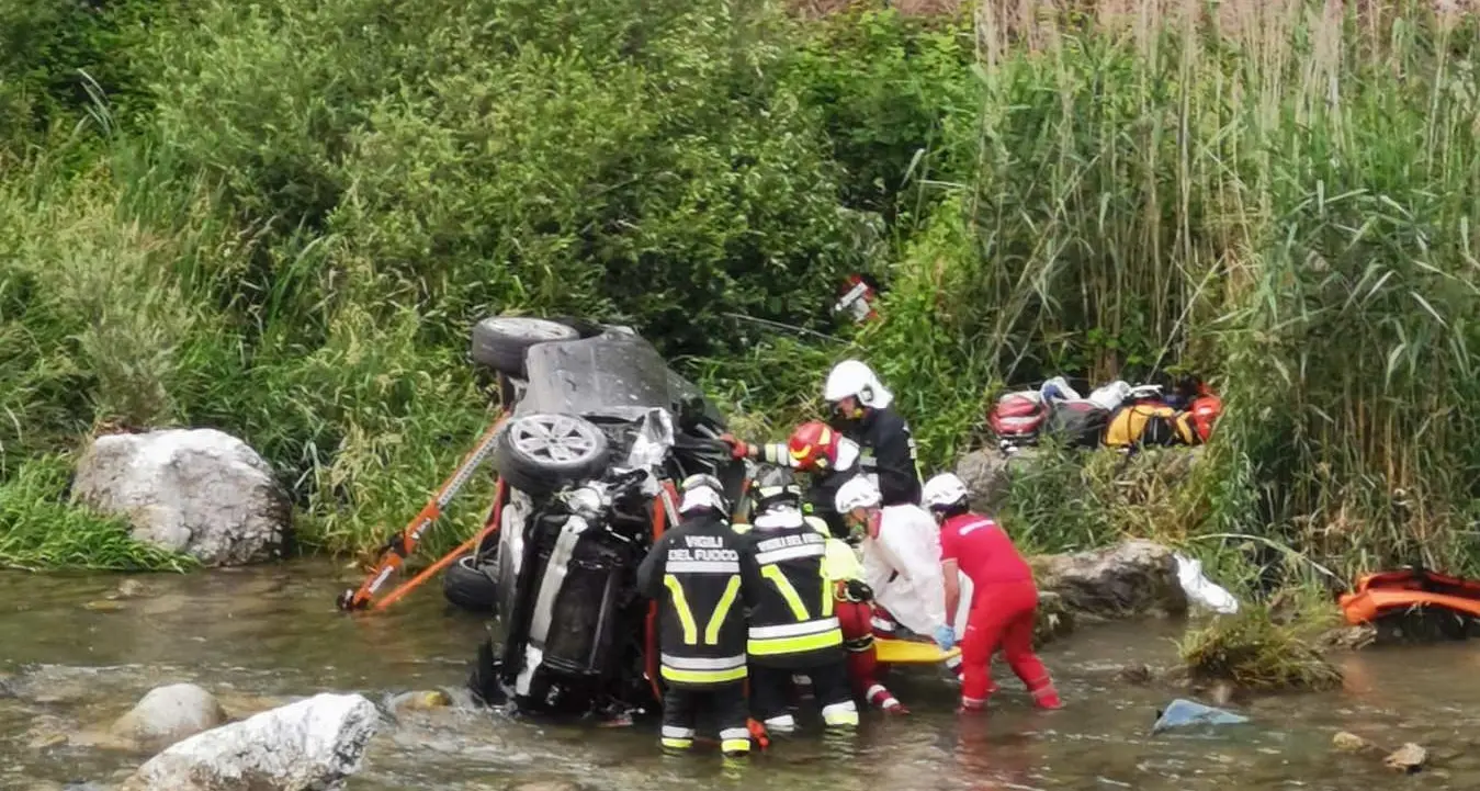 Esce di strada e finisce nel Sarca: Ponte Arche, morto Marco Mattevi rimasto intrappolato