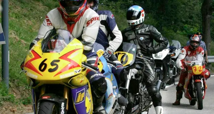 Residenti del Bondone in campo per fermare i motociclisti «Le nostre strade come piste»