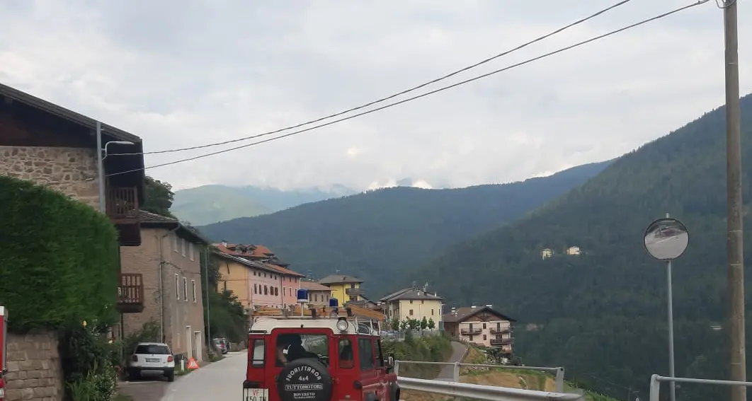 Gravissimo un ragazzino di 10 anni investito da un furgoncino a Valda mentre stava andando in bicicletta