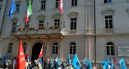 Smartworking e lavoro di venerdì e sabato Fronte rovente tra Provincia e sindacati