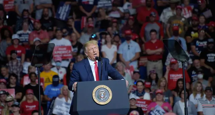 Flop di fan per Trump a Tulsa Paura Covid dimezza comizio