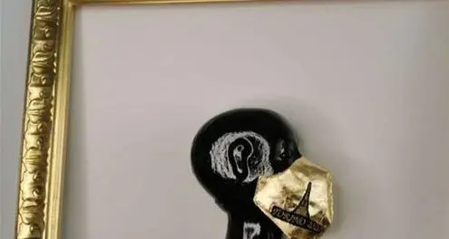Il calzolaio degli sceicchi inventa la mascherina d'oro