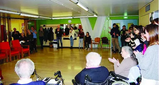 Nonni e ragazzi mano nella mano Il liceo «Filzi» con la casa di riposo