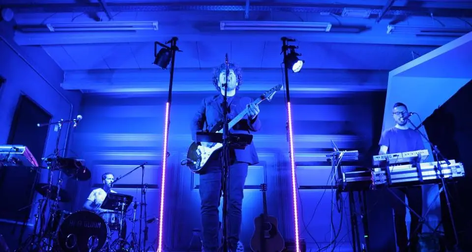 Hi|Fi Gloom. il video emozionale di \"Give me a word\" firmato da Nicola Cattani
