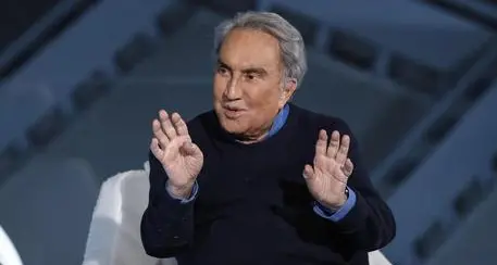 Emilio Fede a cena sul mare per festeggiare gli 89 anni Ma era ai domiciliar: arrestato