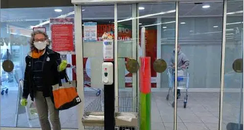 Negozi chiusi la domenica: la Provincia tira dritto e prevede sanzioni per chi apre Associazioni di categoria sul piede di guerra